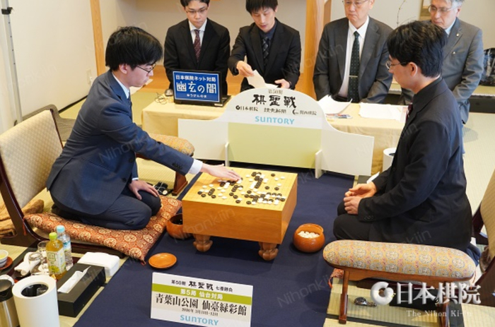 开云体育官网-棋圣挑战赛芝野虎丸攻下天王山 新的日本第一人呼之欲出|藤泽秀行|小林光一|井山裕太|山下敬吾|一力辽_新浪体育_新浪新闻