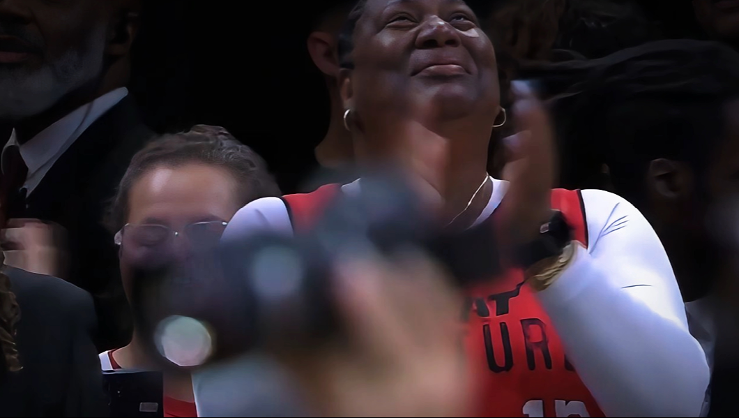 开云体育入口-永远不要拒绝妈妈的电话，从拖车屋小孩到83分的NBA历史先生！